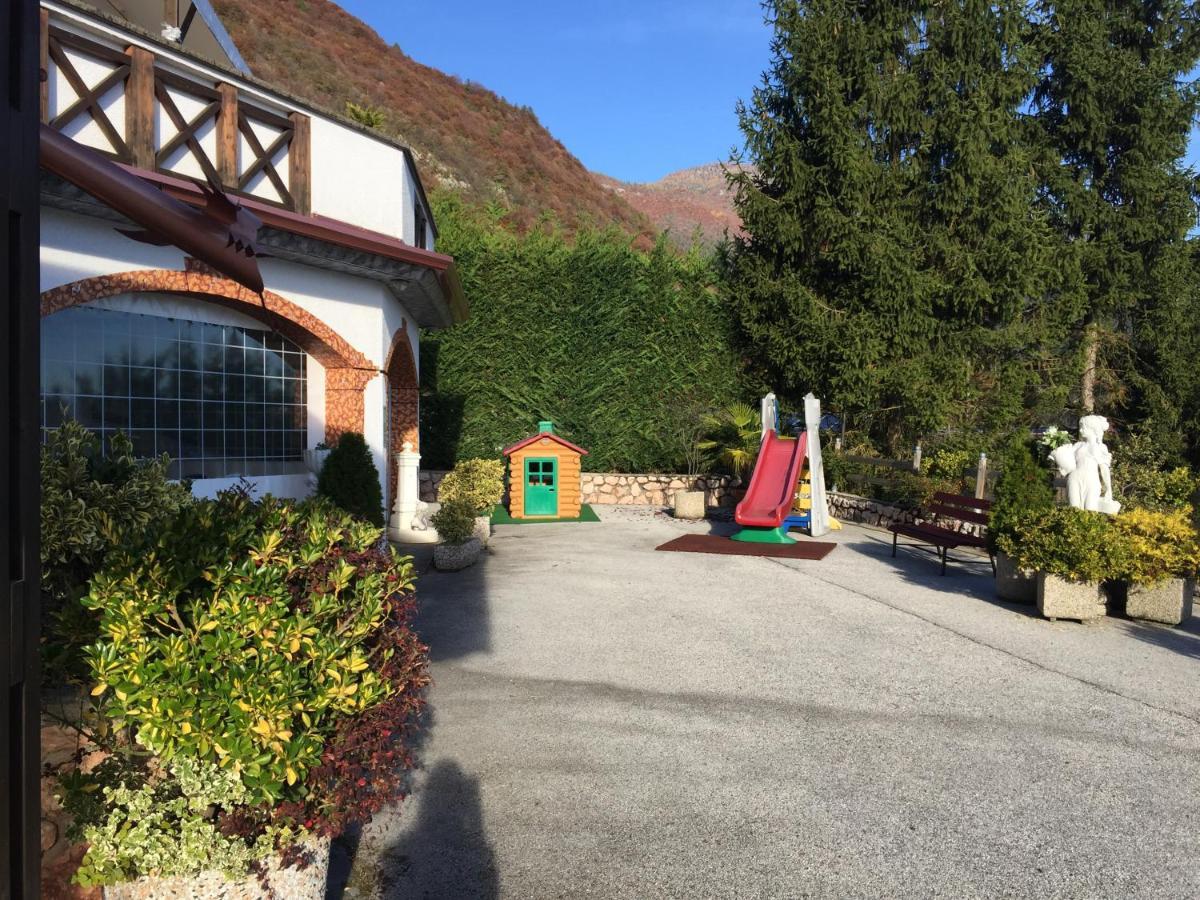 Hotel Ristorante Scoiattolo Sporminore Exterior photo