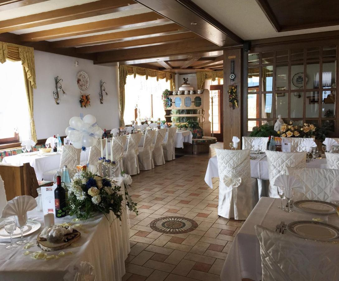 Hotel Ristorante Scoiattolo Sporminore Exterior photo